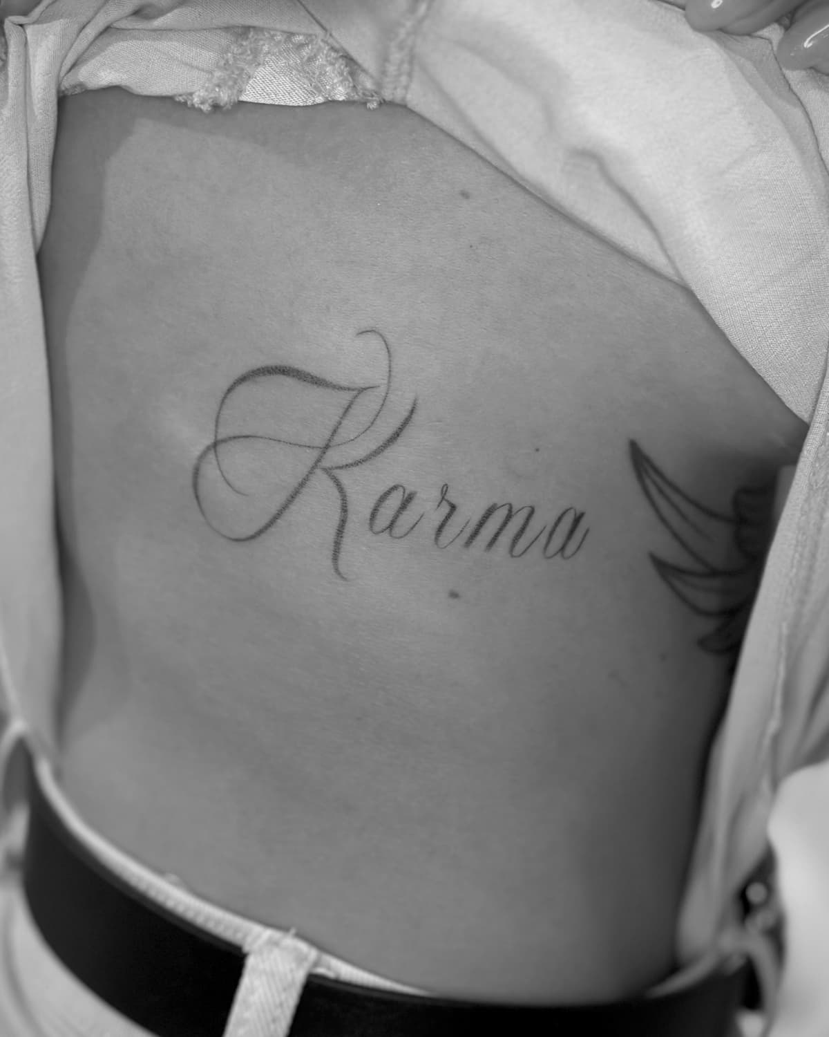 Tatouage floral réalisé à Namur par Inked Capricorn — pièce 6