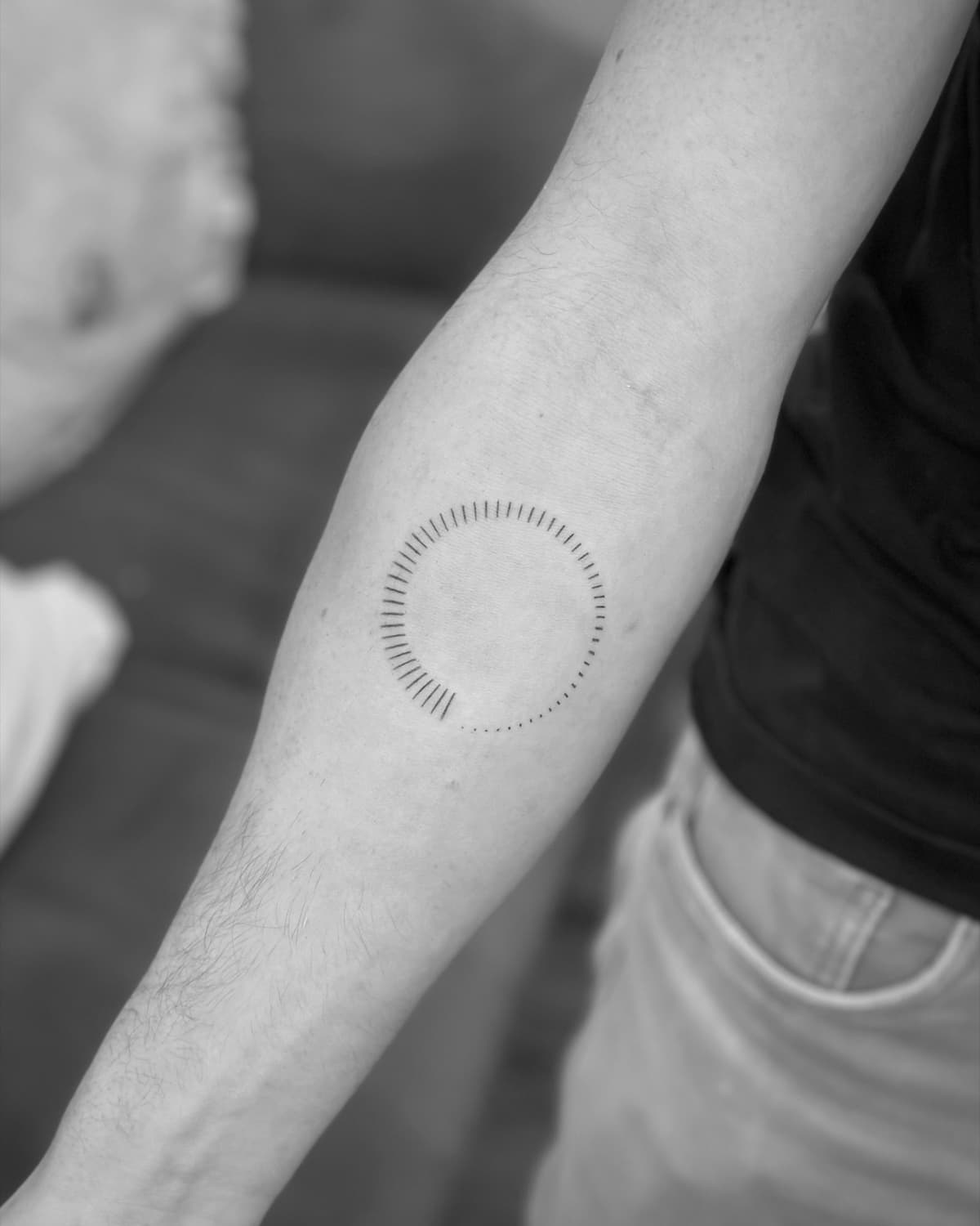 Tatouage fine line réalisé à Namur par Inked Capricorn — pièce 11