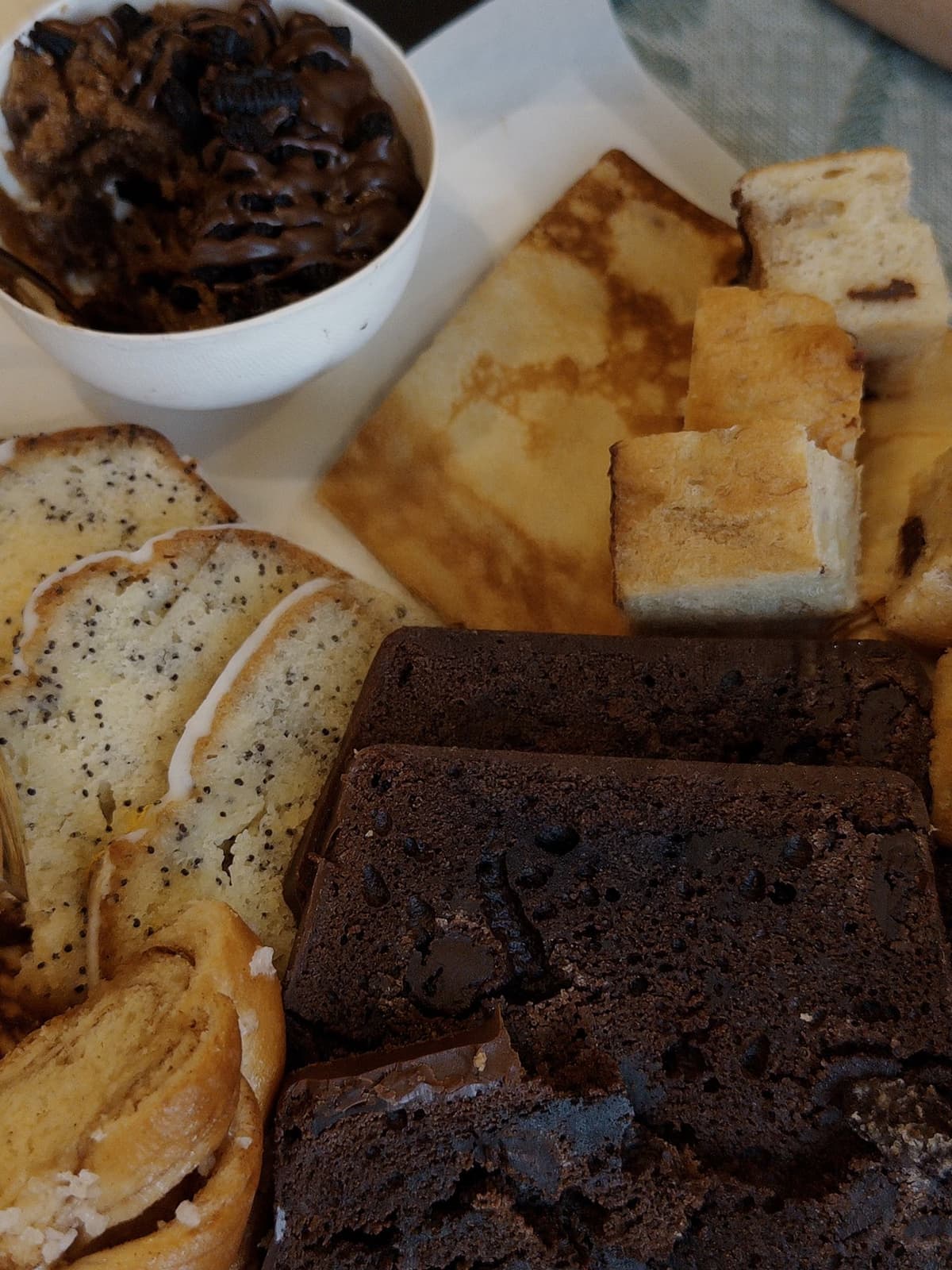 Plateau de douceurs artisanales pour la pause gourmande de l'atelier